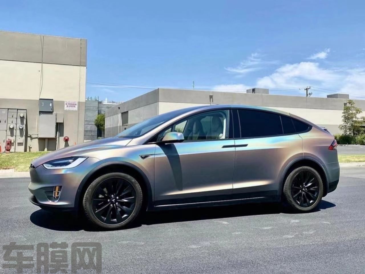 特斯拉Model X 七彩镭射银改色膜 效果图
