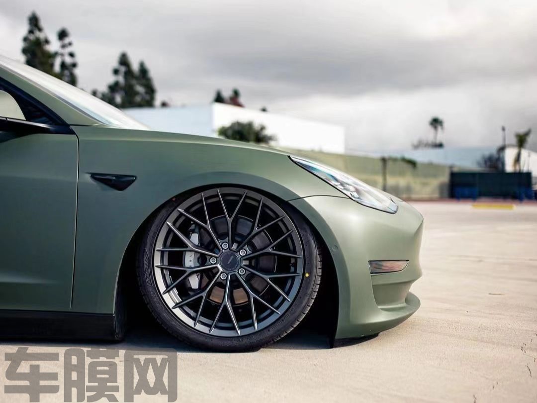 特斯拉Model 3 缎面军绿改色膜 效果图