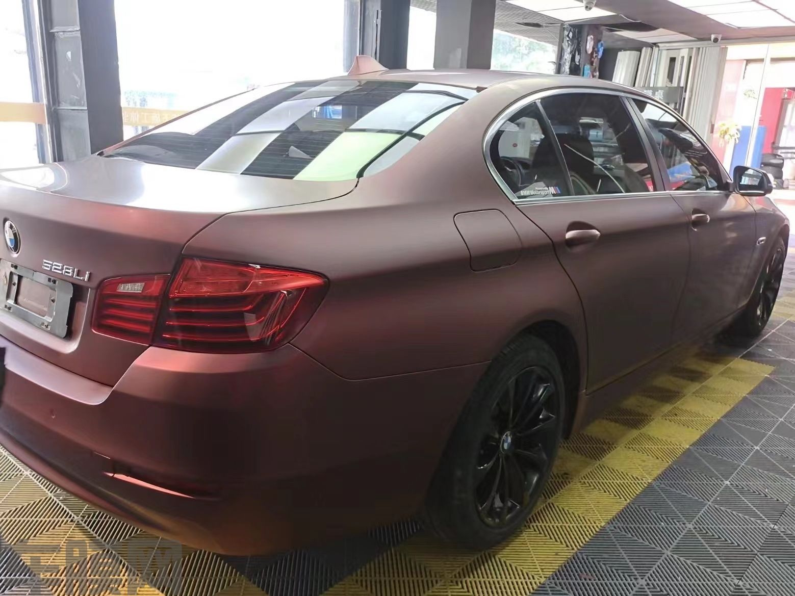 宝马528Li 消光罗曼尼红改色膜 效果图