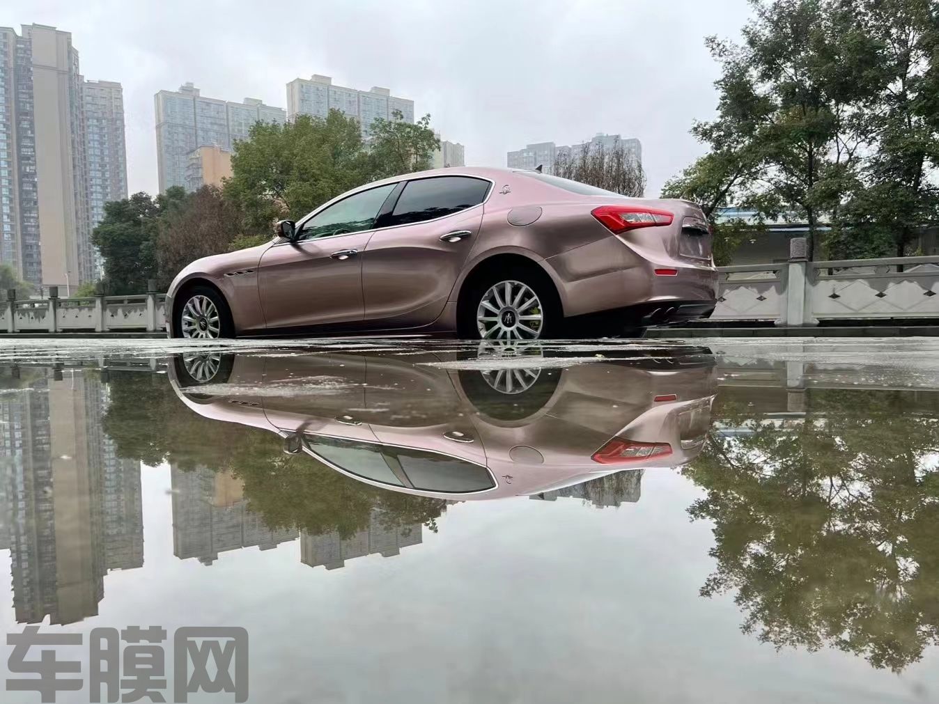 玛莎拉蒂 冰莓粉改色膜 效果图
