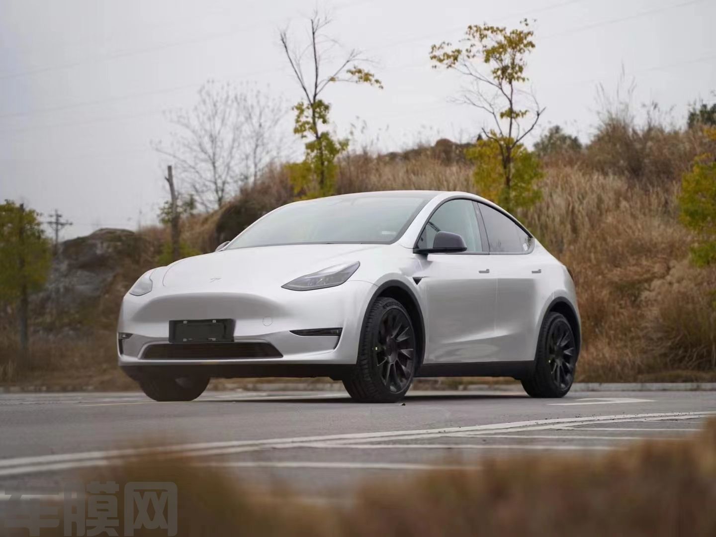 特斯拉Model Y 超亮GT银改色膜 效果图
