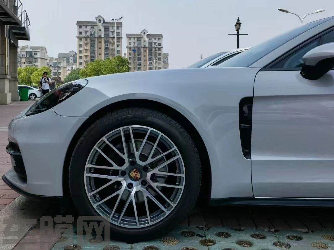 保时捷Panamera 哑灰改色膜 效果图