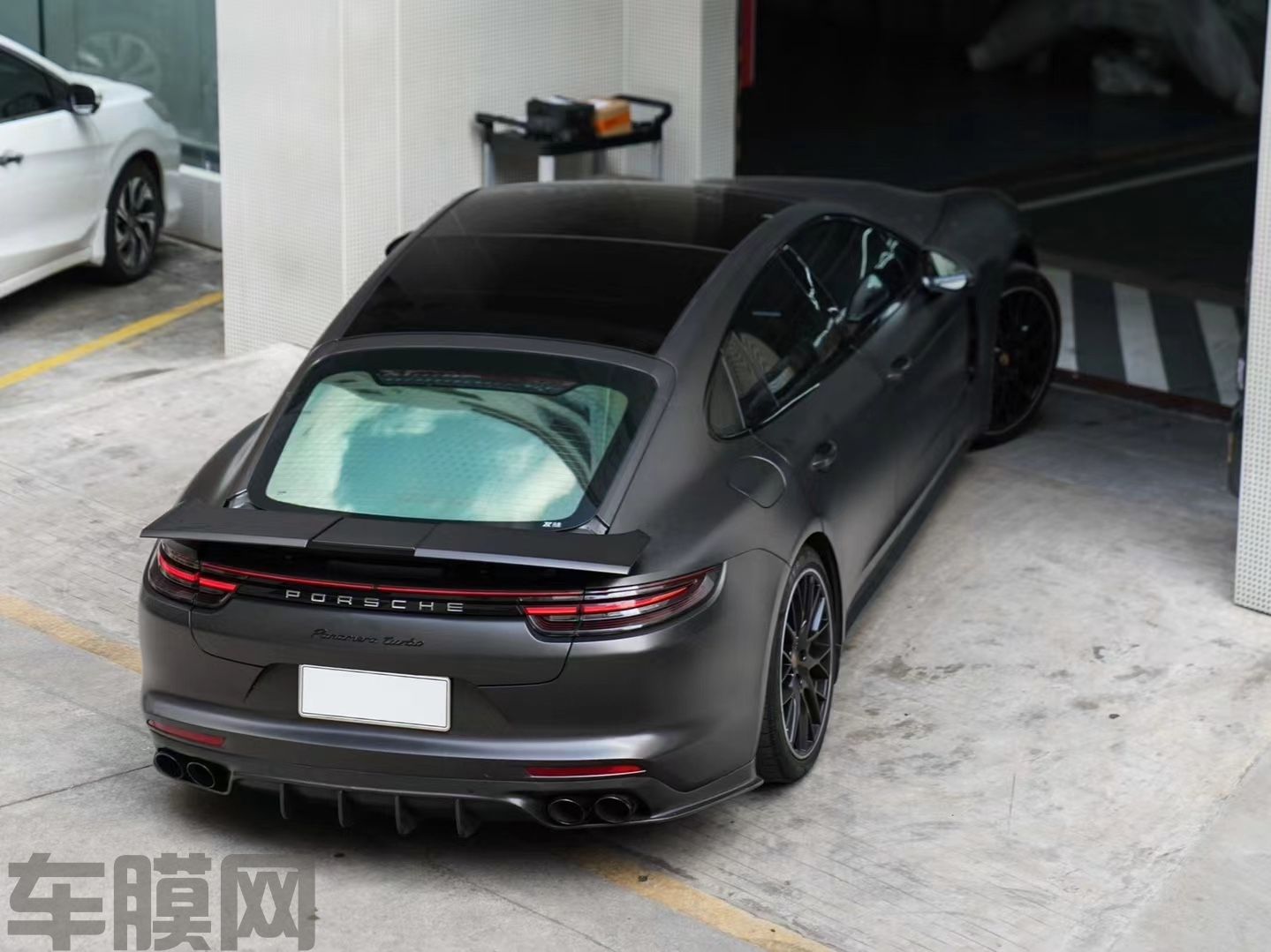 保时捷Panamera  陶瓷黑改色膜 效果图