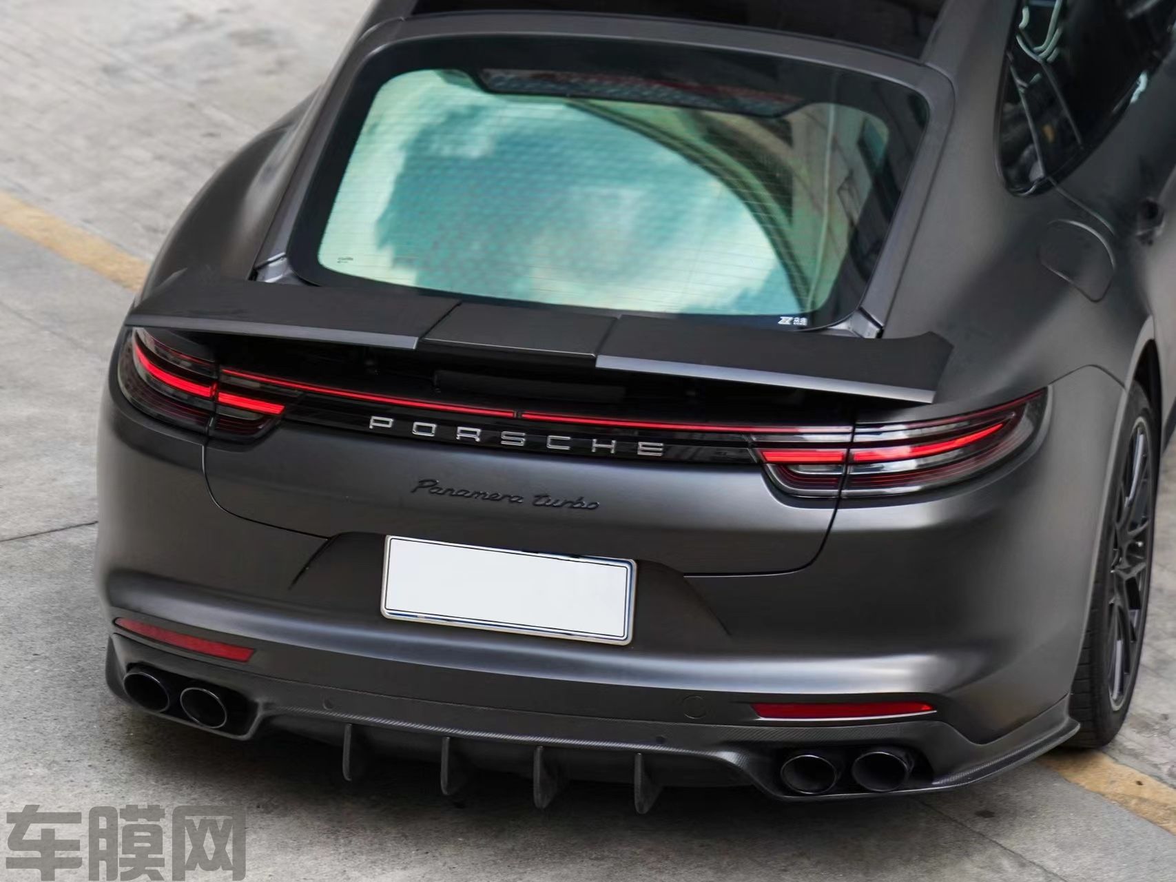 保时捷Panamera  陶瓷黑改色膜 效果图