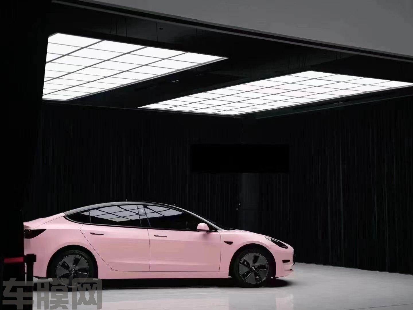 特斯拉Model3 樱花粉改色膜 效果图