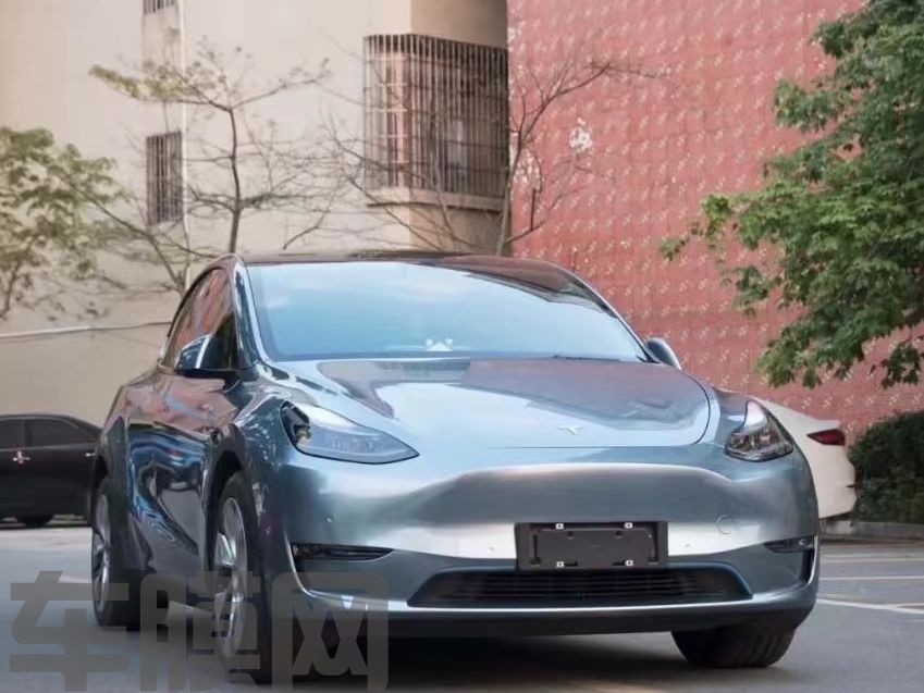 特斯拉ModelY 液态金属索玛托蓝改色膜 效果图