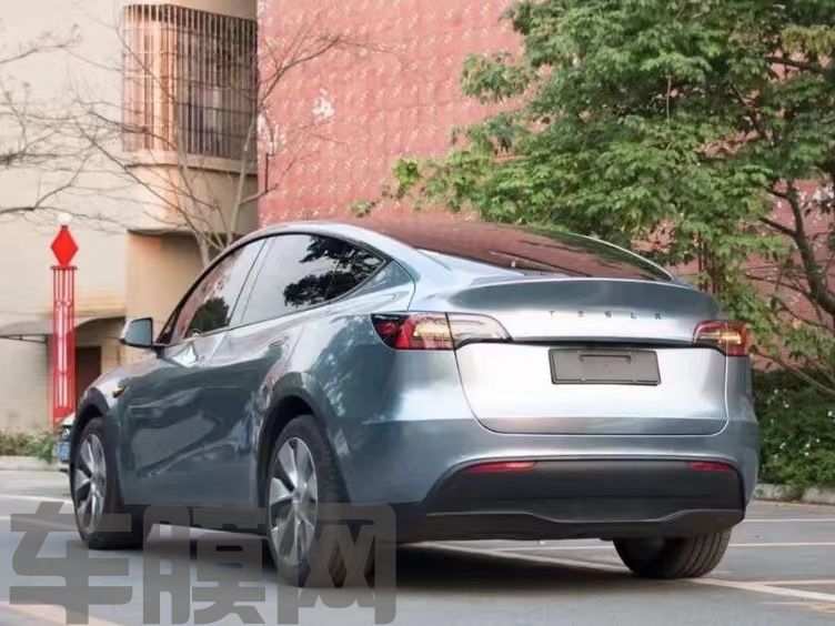 特斯拉ModelY 液态金属索玛托蓝改色膜 效果图
