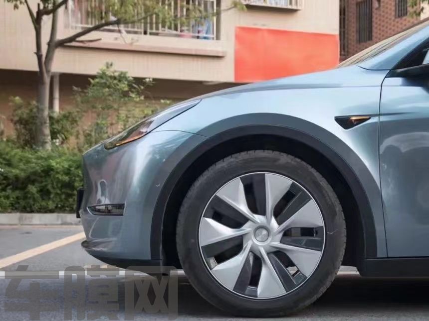 特斯拉ModelY 液态金属索玛托蓝改色膜 效果图