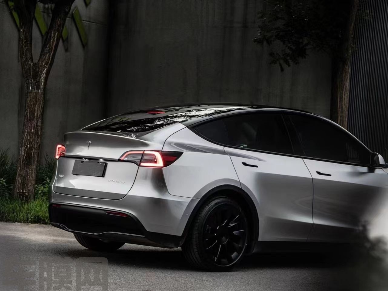 特斯拉Model Y 液态金属银改色膜 效果图