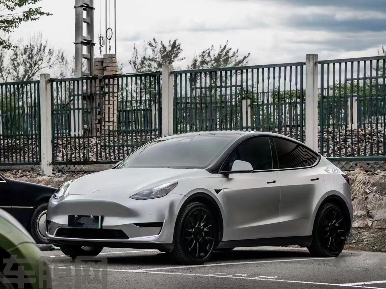 特斯拉Model Y 液态金属银改色膜 效果图