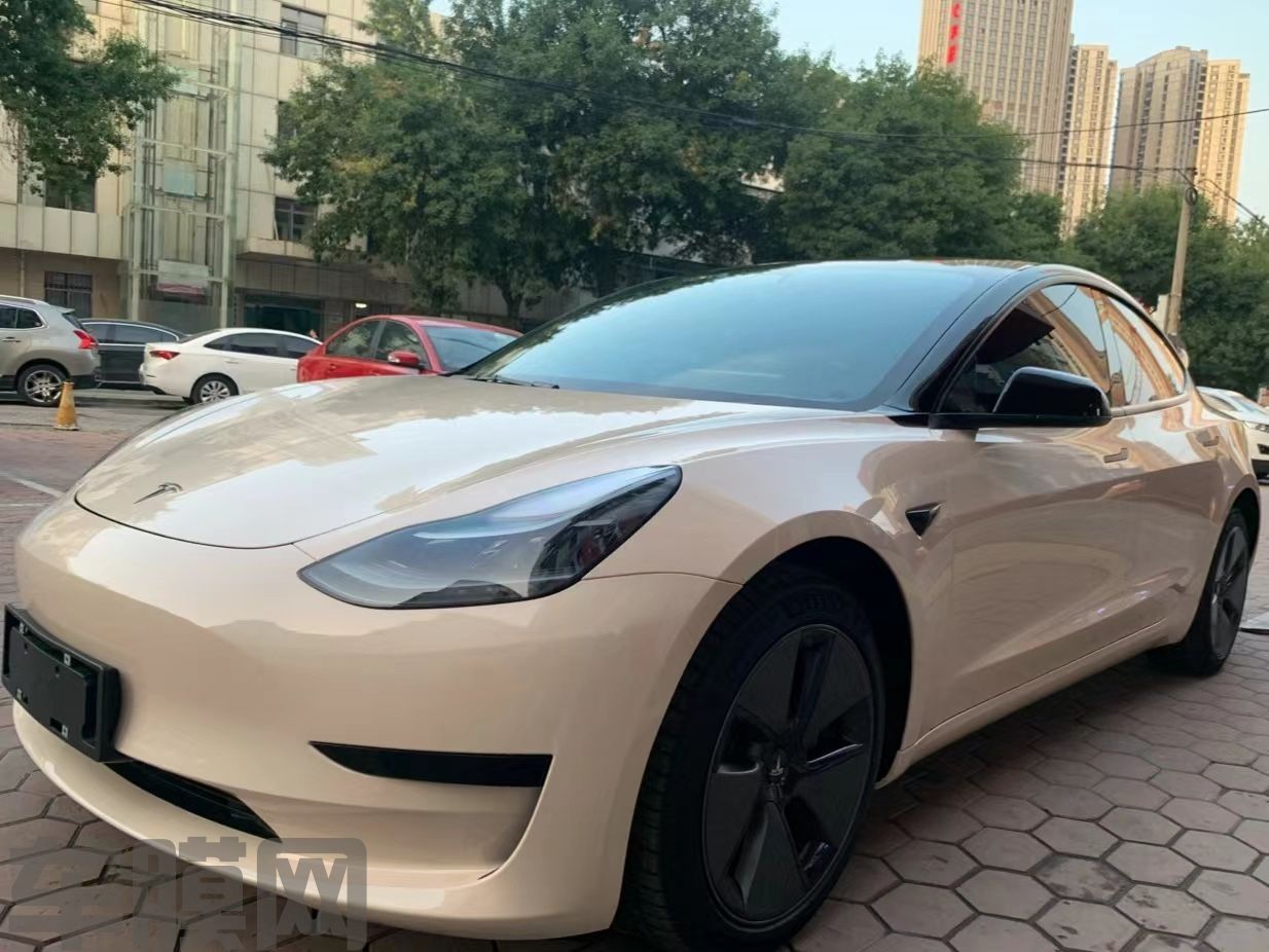 特斯拉Model3 撒哈拉黄改色膜 效果图