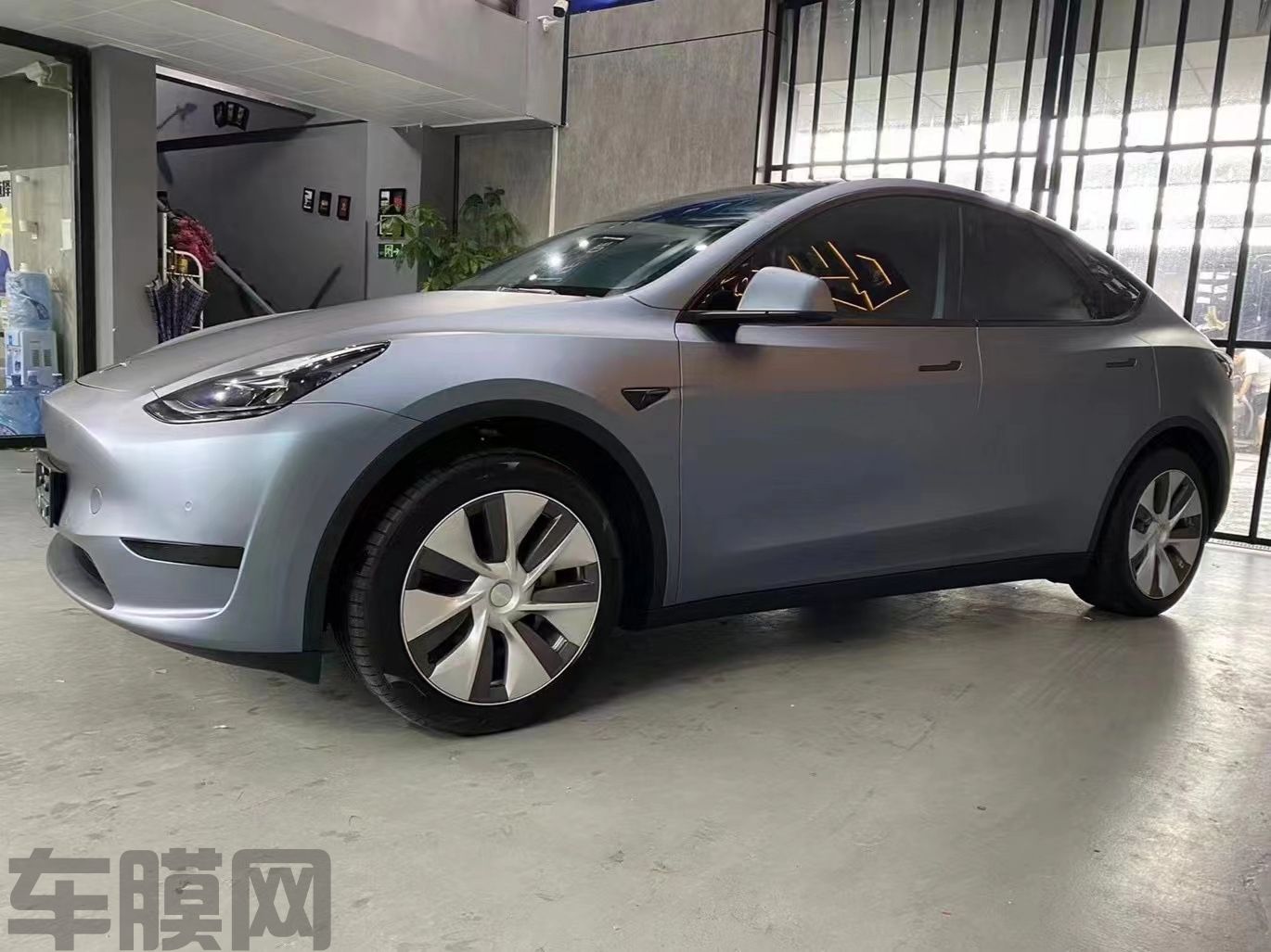 特斯拉Mode Y 超哑灰蓝改色膜 效果图