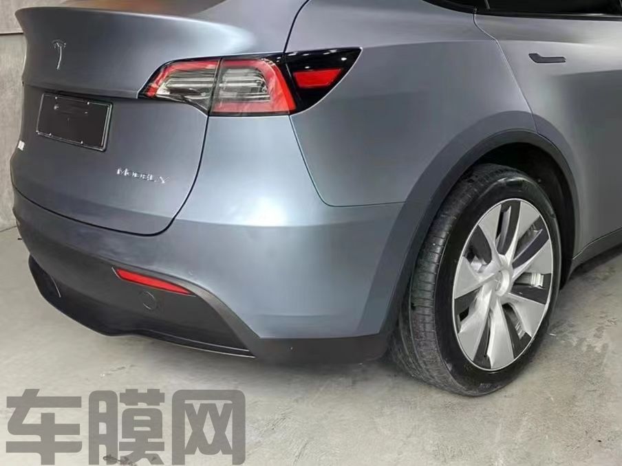 特斯拉Mode Y 超哑灰蓝改色膜 效果图
