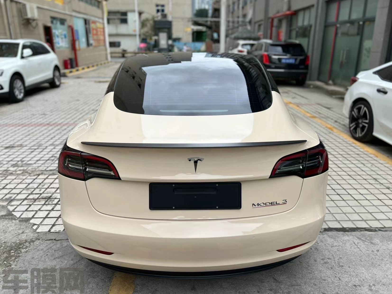 特斯拉Model 3 卡其米兰改色膜 效果图