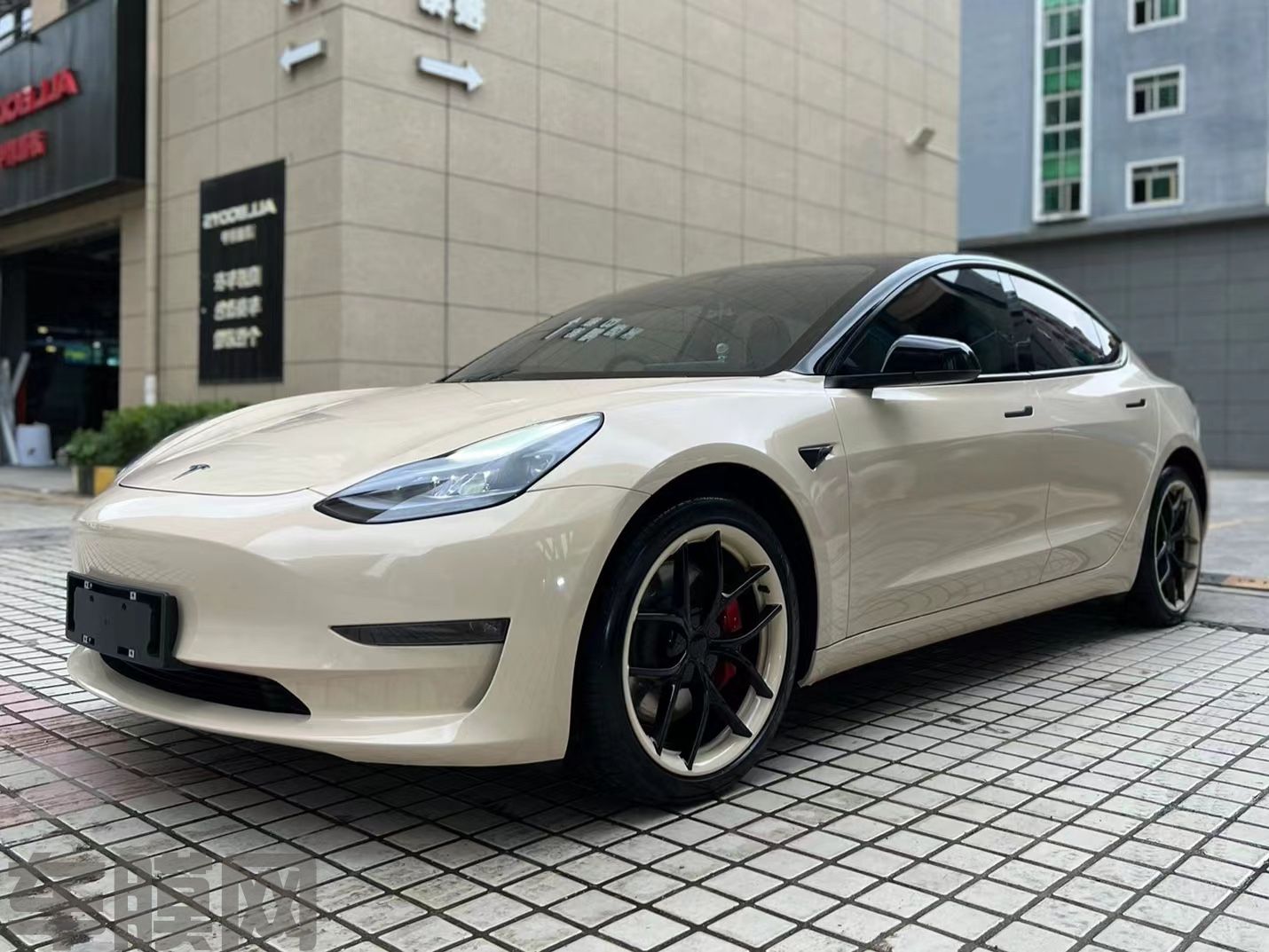 特斯拉Model 3 卡其米兰改色膜 效果图