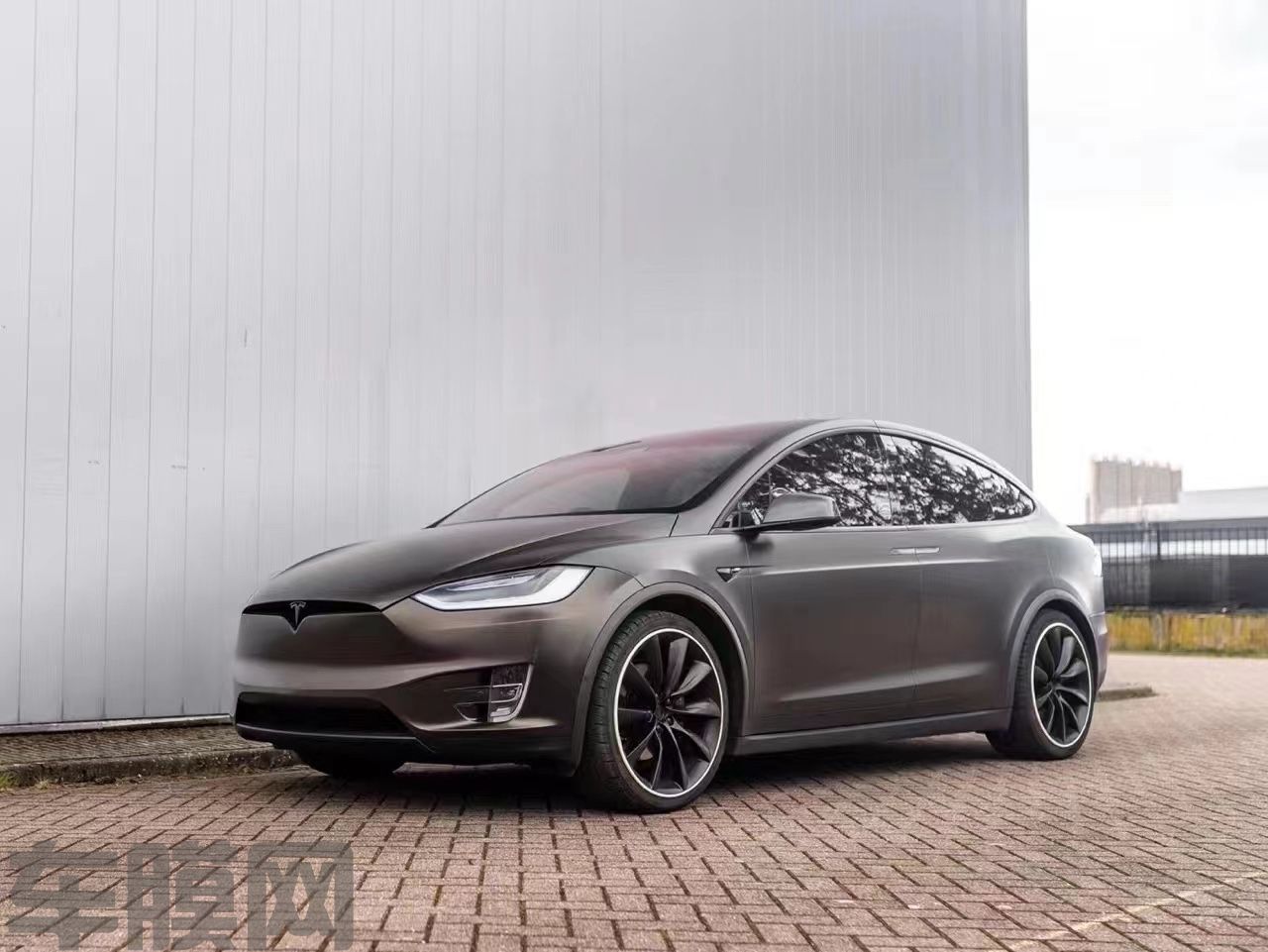 特斯拉Model X 陶瓷钻石黑金改色膜 效果图
