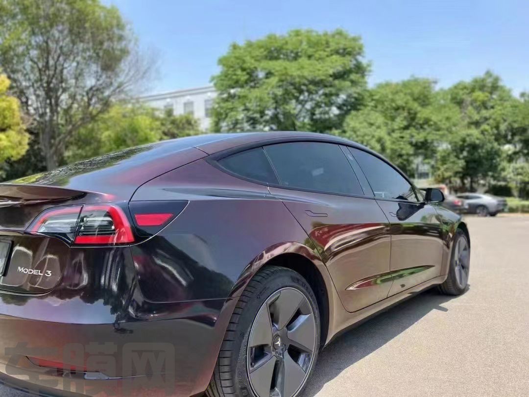 特斯拉Model3 黑魅红改色膜 效果图