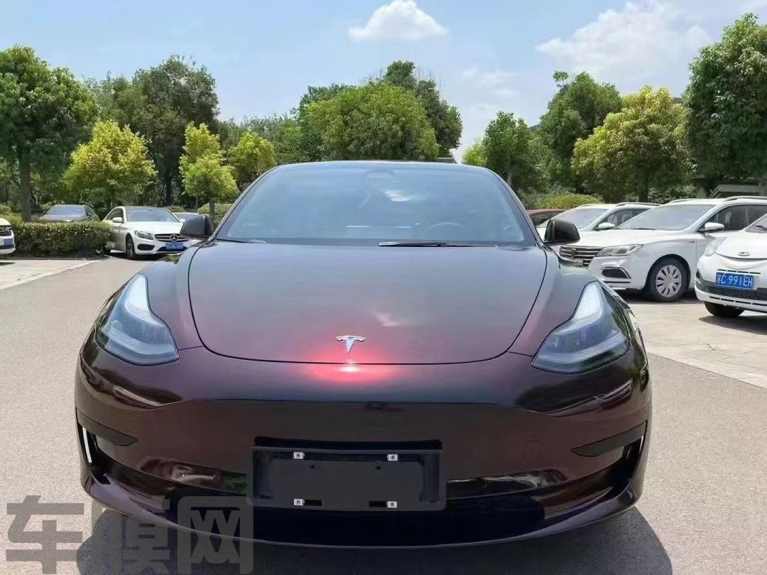 特斯拉Model3 黑魅红改色膜 效果图