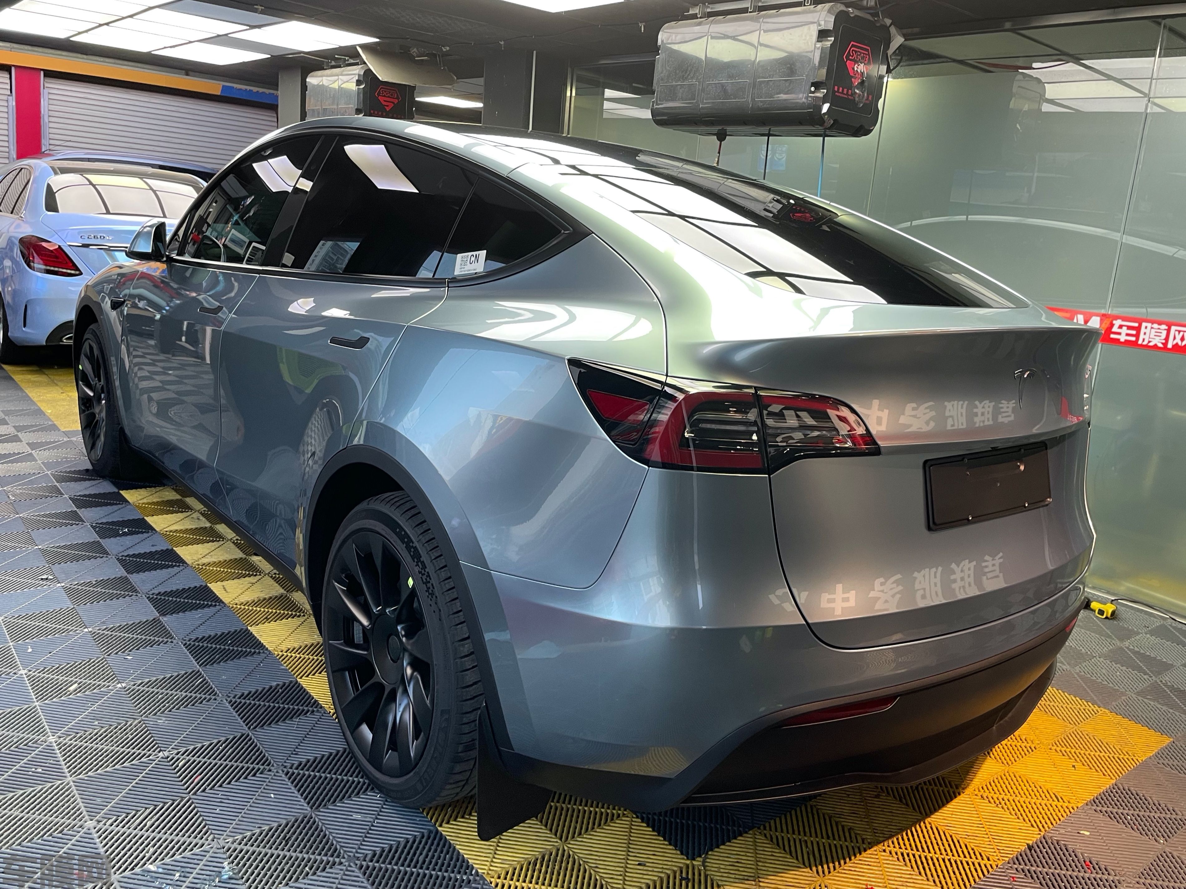 特斯拉ModelY 液态金属索玛托蓝改色膜 效果图