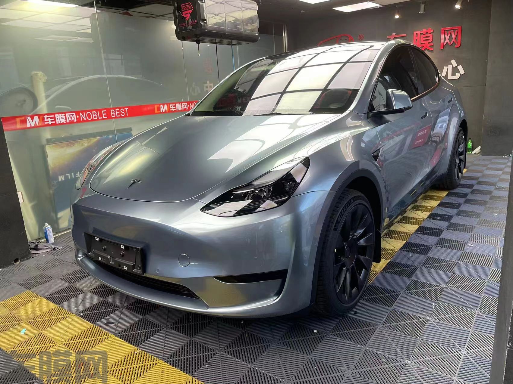 特斯拉ModelY 液态金属索玛托蓝改色膜 效果图