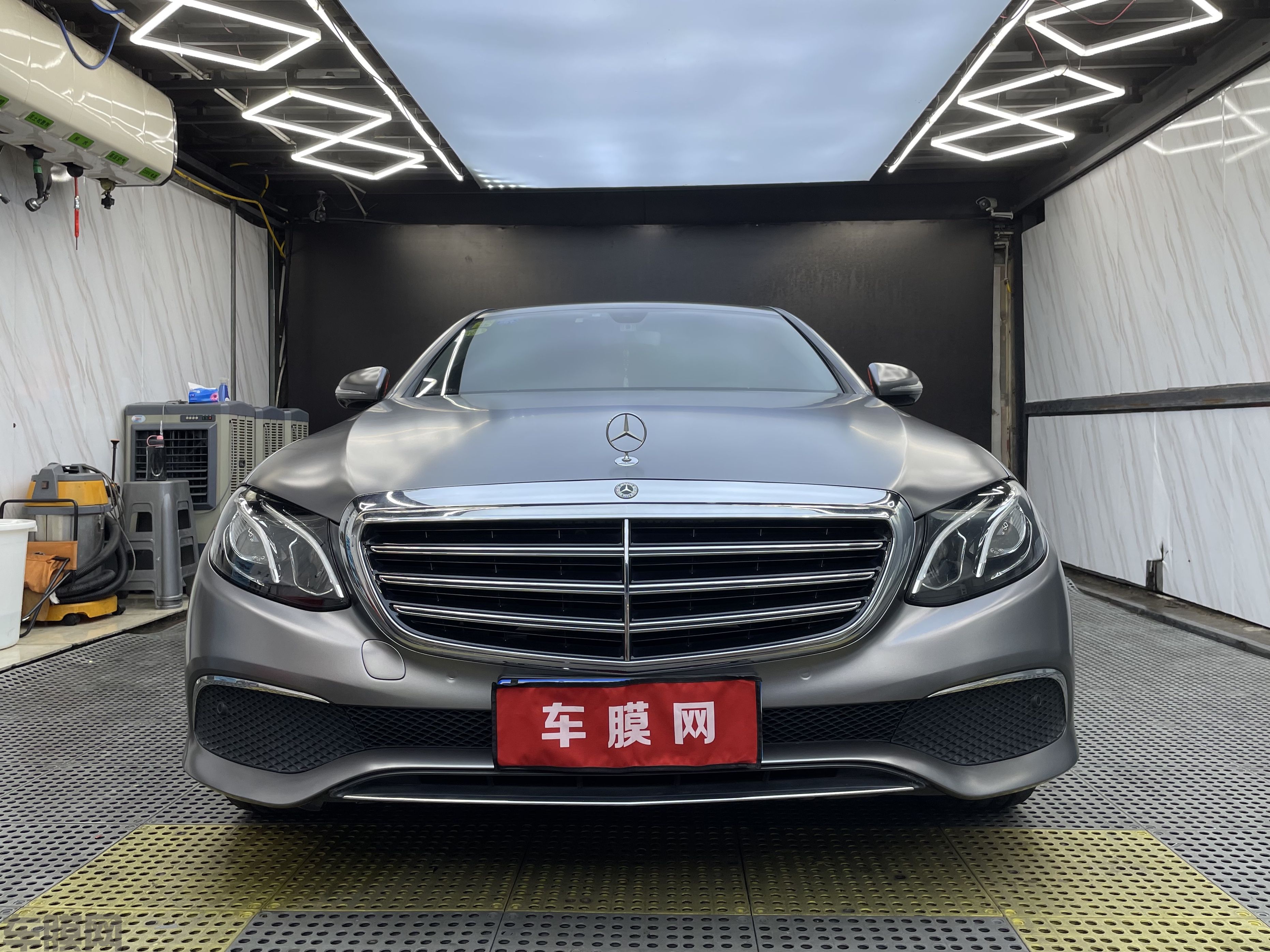 奔驰E200 电光钛灰改色膜 效果图