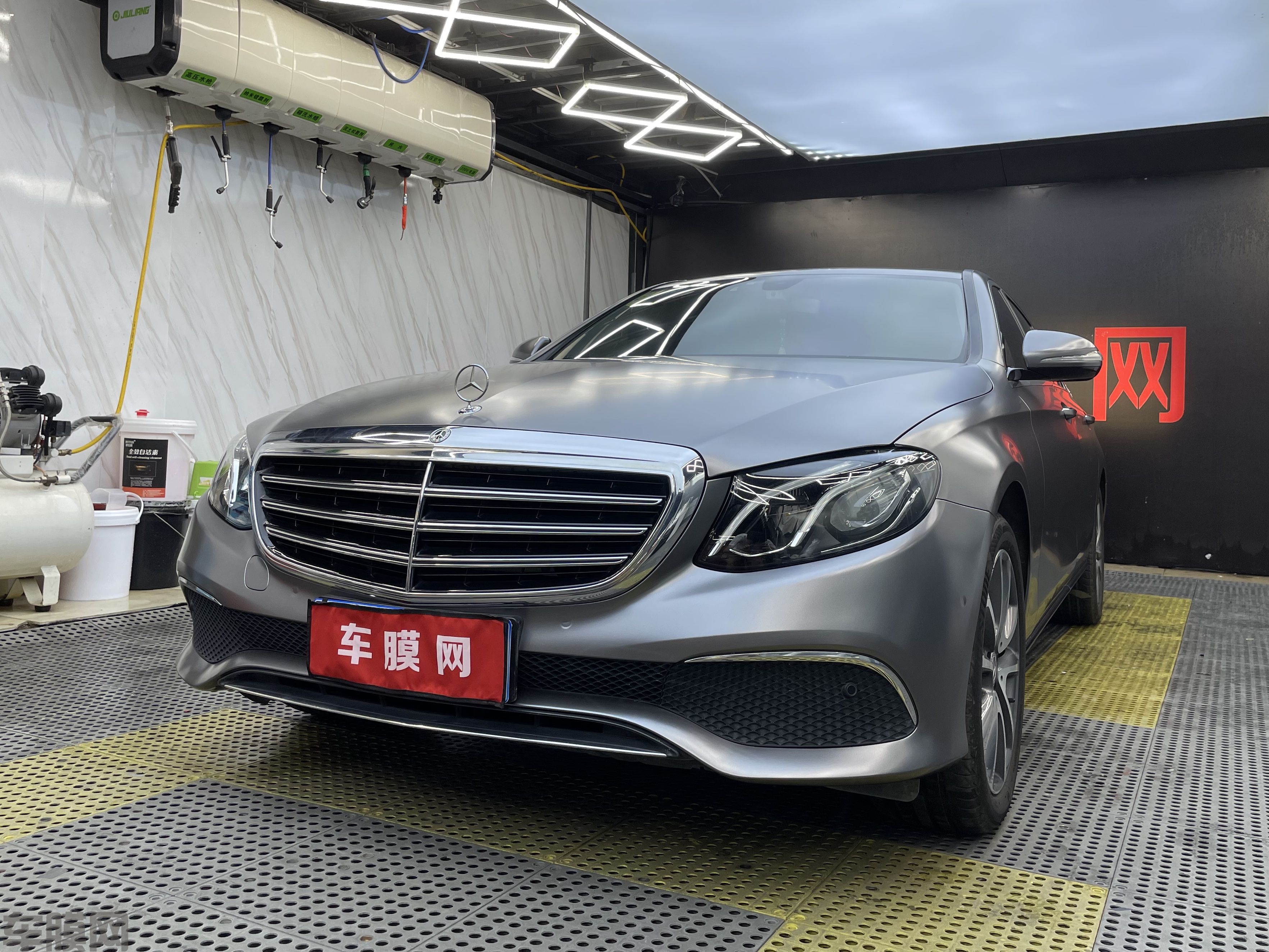 奔驰E200 电光钛灰改色膜 效果图
