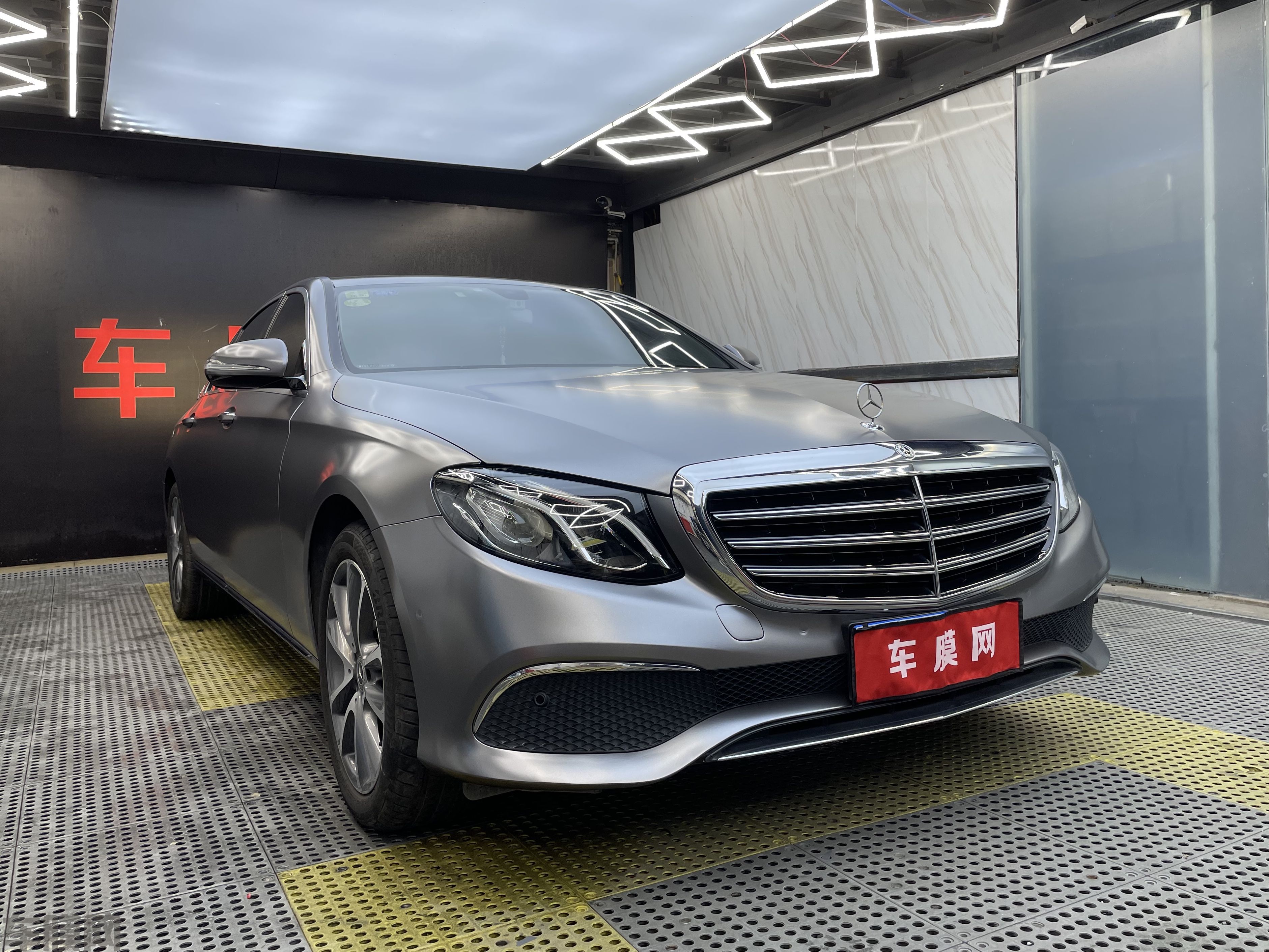 奔驰E200 电光钛灰改色膜 效果图