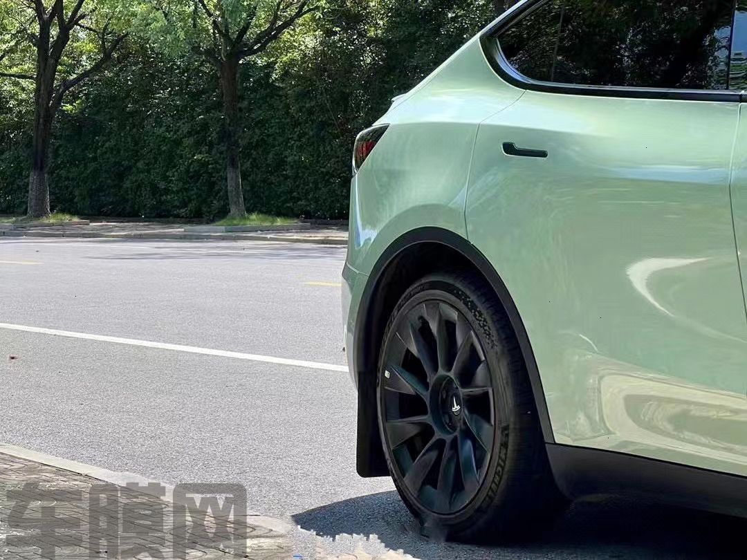 特斯拉Model Y 水晶卡其绿改色膜 效果图