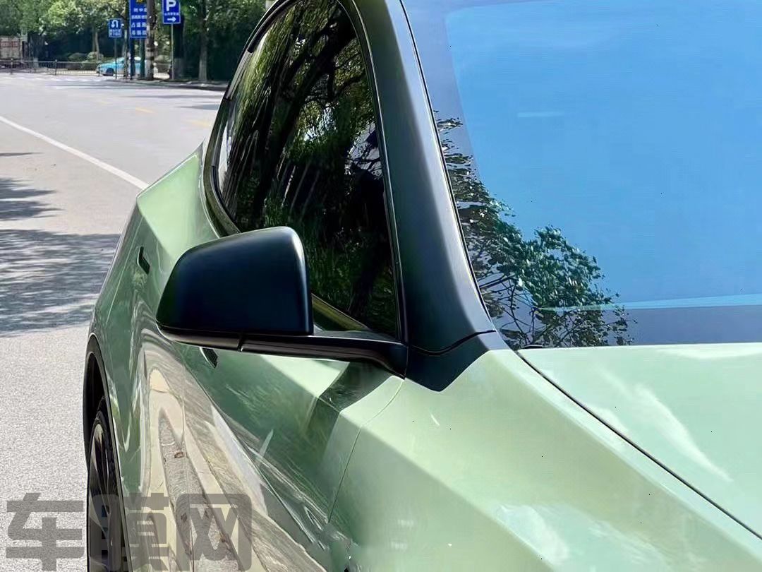 特斯拉Model Y 水晶卡其绿改色膜 效果图