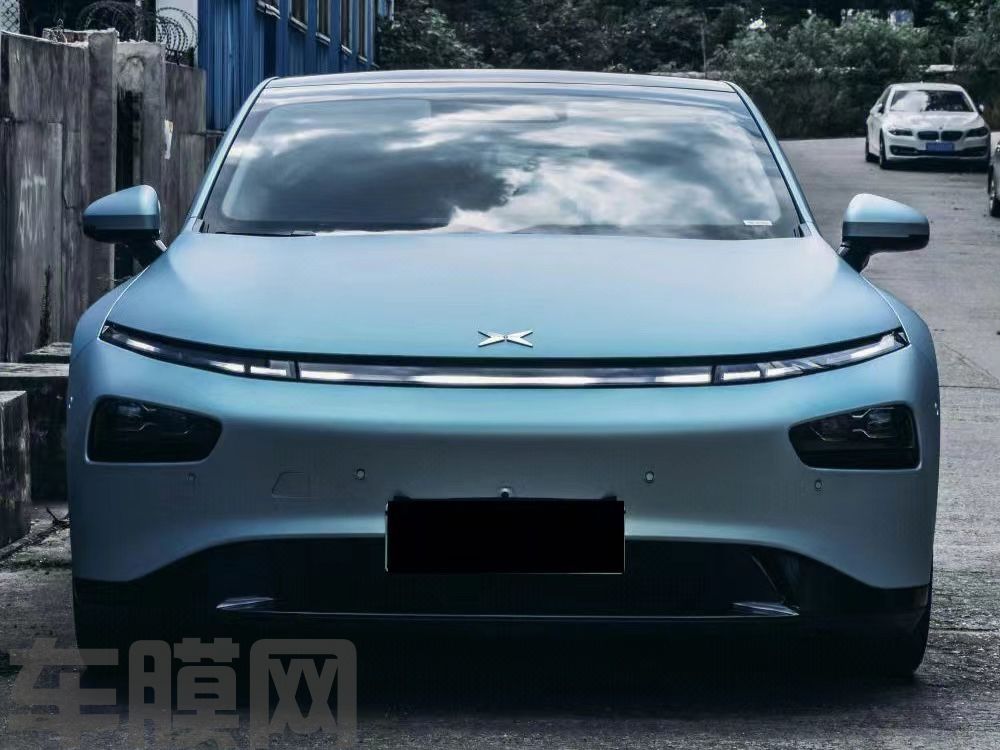 小鹏P7 超哑蓝魅绿改色膜 效果图