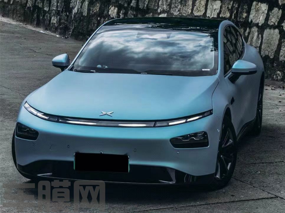 小鹏P7 超哑蓝魅绿改色膜 效果图