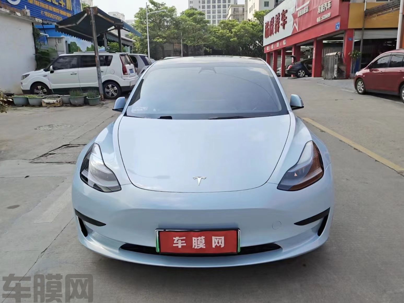 特斯拉Model 3 七彩镭射冰川蓝改色膜 效果图