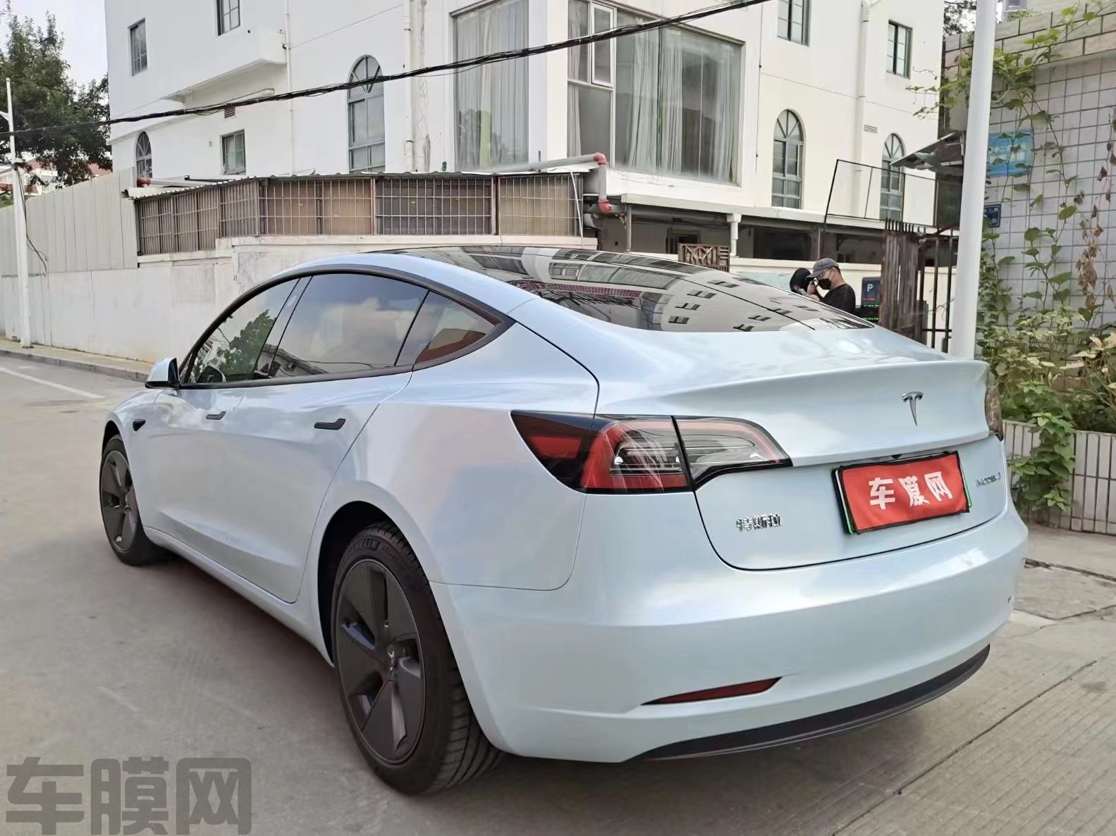 特斯拉Model 3 七彩镭射冰川蓝改色膜 效果图