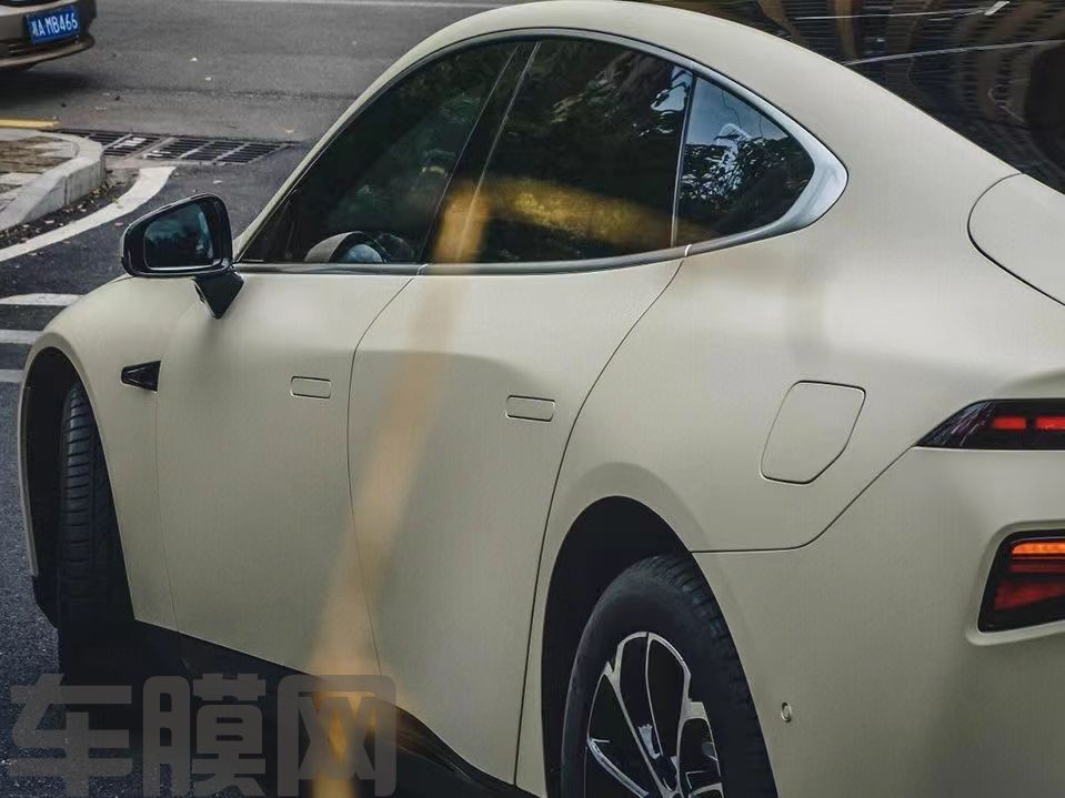 小鹏P7 超哑卡其米兰改色膜 效果图