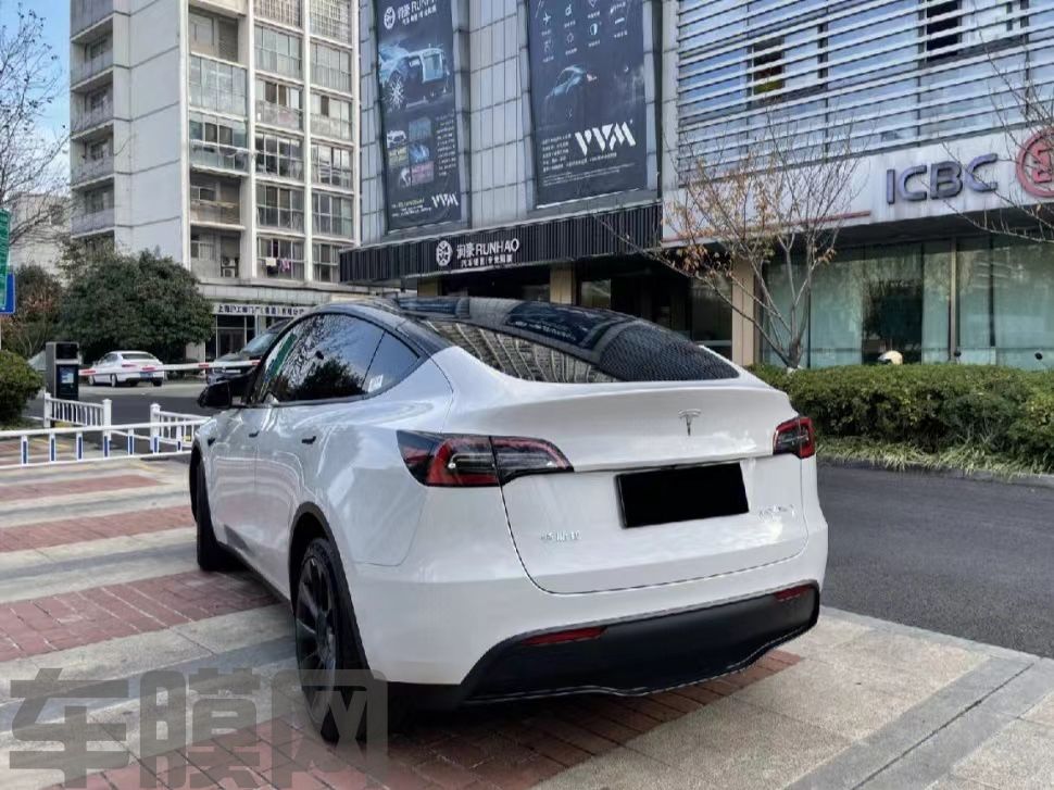 特斯拉Model Y 超亮水晶火山灰改色膜 效果图