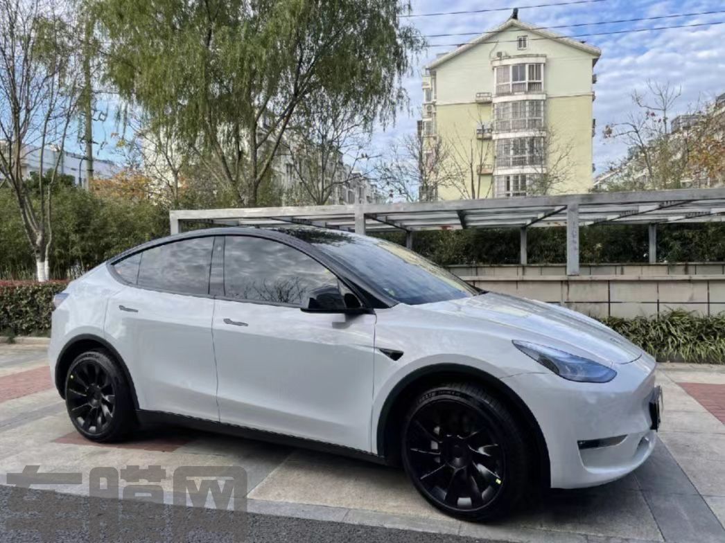 特斯拉Model Y 超亮水晶火山灰改色膜 效果图