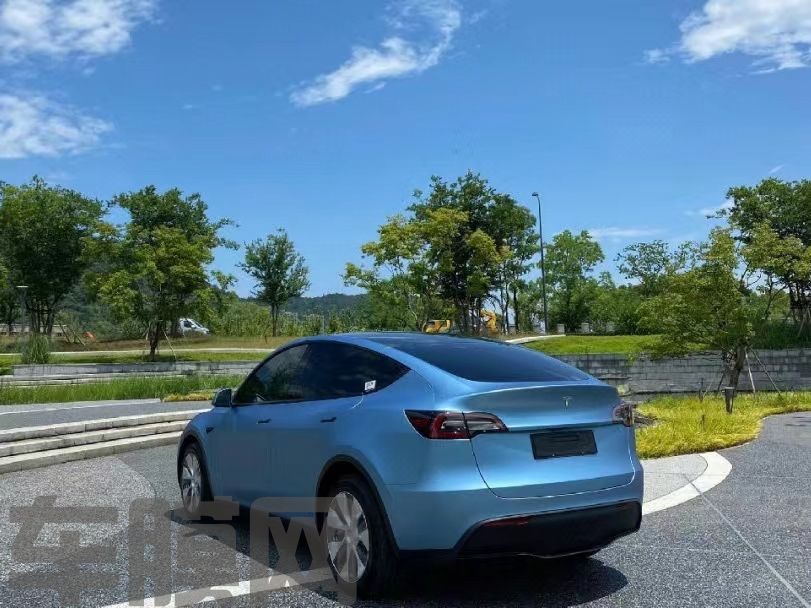 特斯拉Model Y 超哑远峰蓝改色膜 效果图