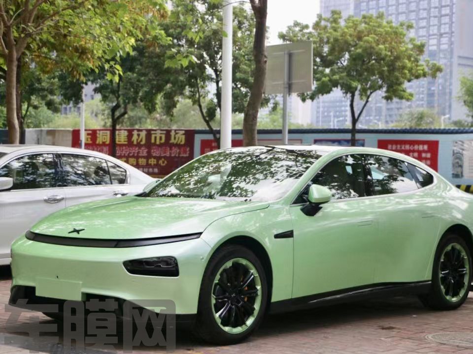 小鹏P7 古奇绿改色膜 效果图