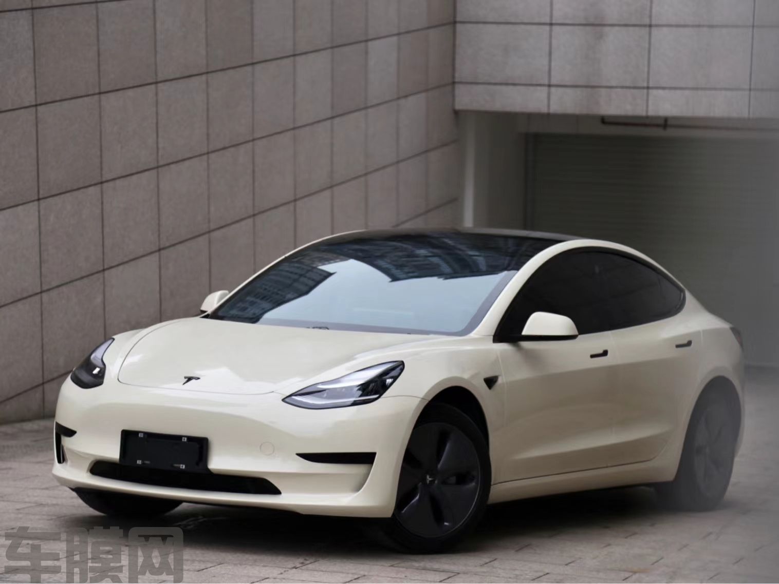 特斯拉Model 3 卡其米兰改色膜 效果图