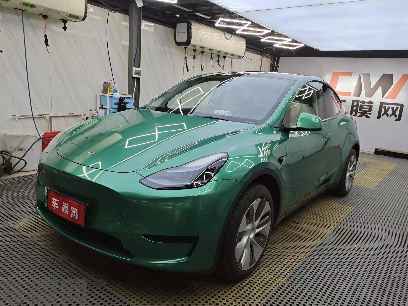特斯拉Model Y PET曼岛绿改色膜 效果图