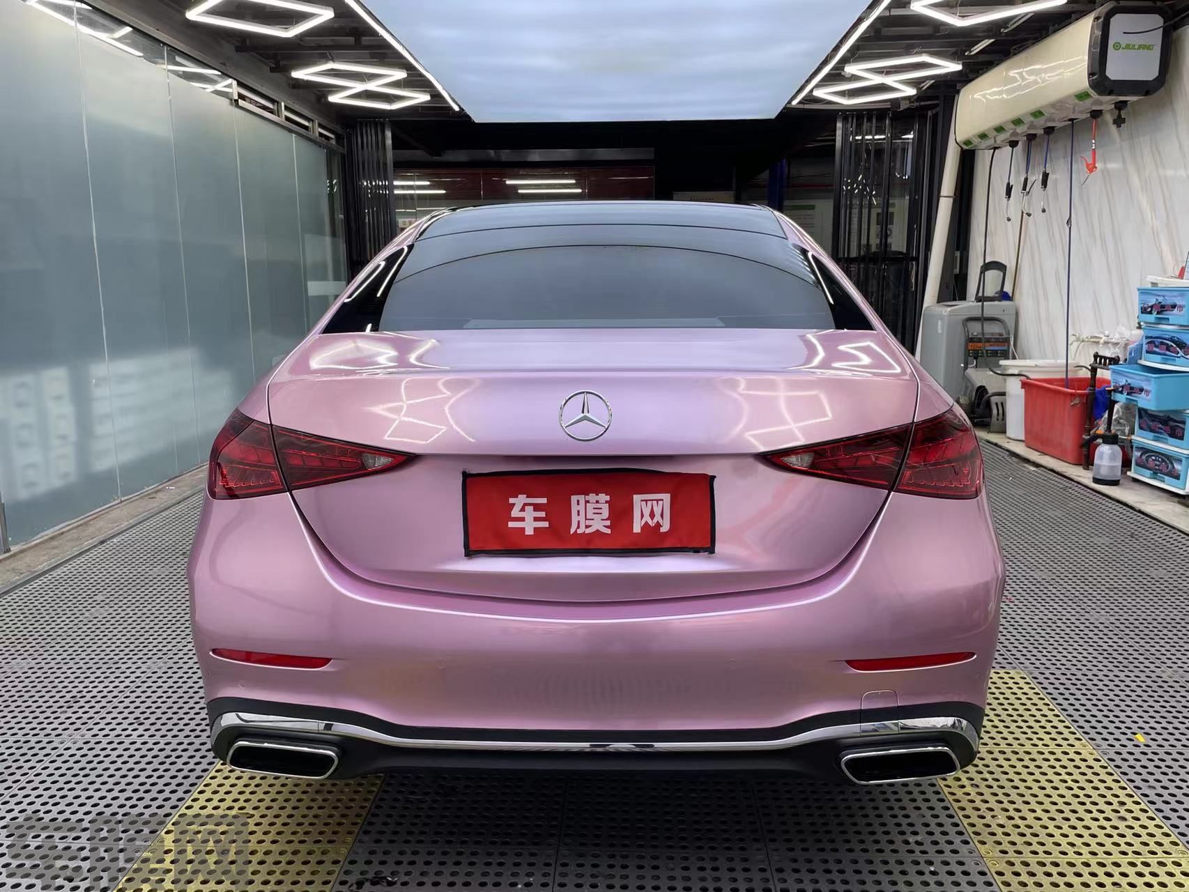 奔驰C260L PET激情粉改色膜 效果图