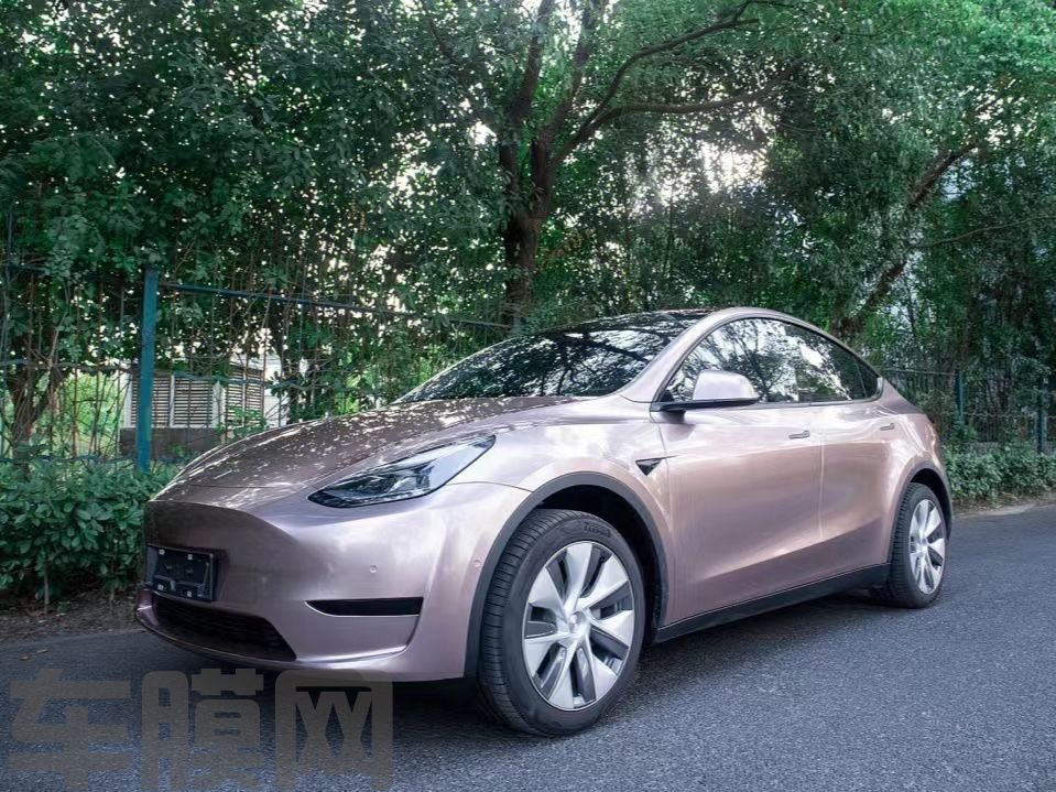 特斯拉Model Y 冰莓粉改色膜 效果图