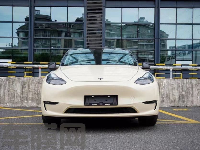 特斯拉Model Y 卡其米兰改色膜 效果图