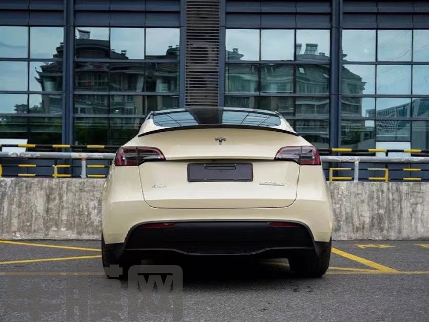 特斯拉Model Y 卡其米兰改色膜 效果图