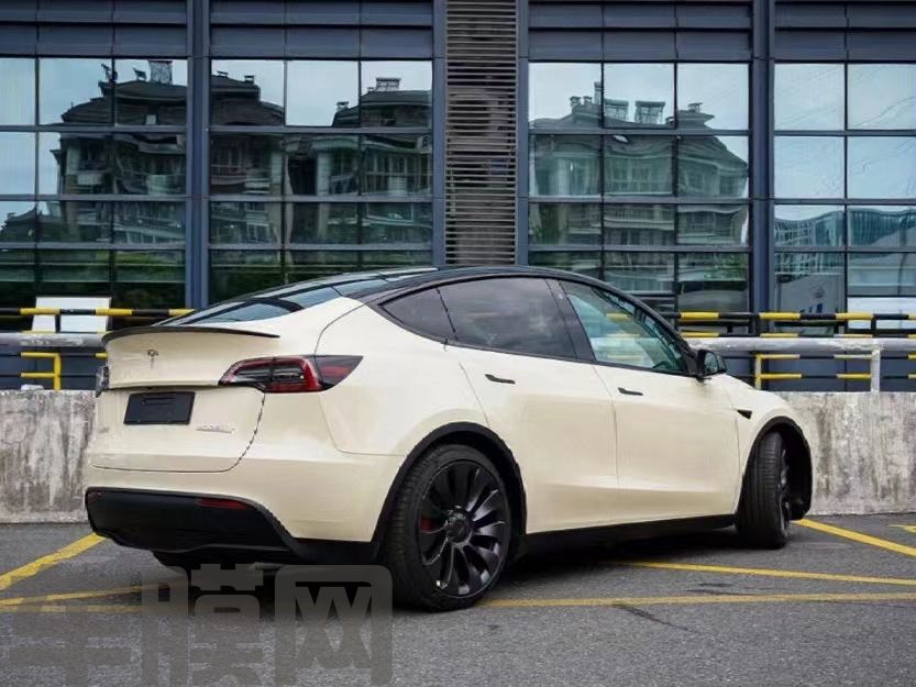 特斯拉Model Y 卡其米兰改色膜 效果图