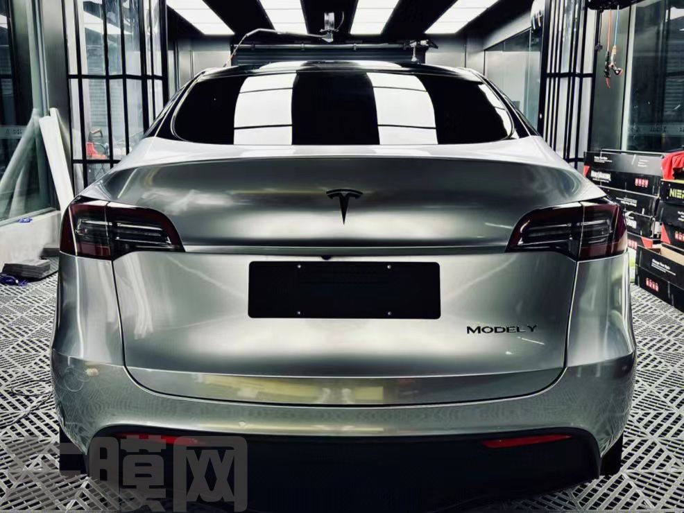 特斯拉Model Y GT银改色膜 效果图