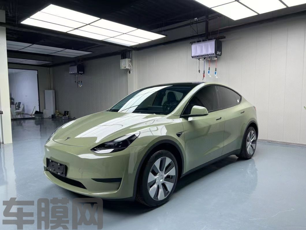 特斯拉Model Y 装甲绿改色膜 效果图