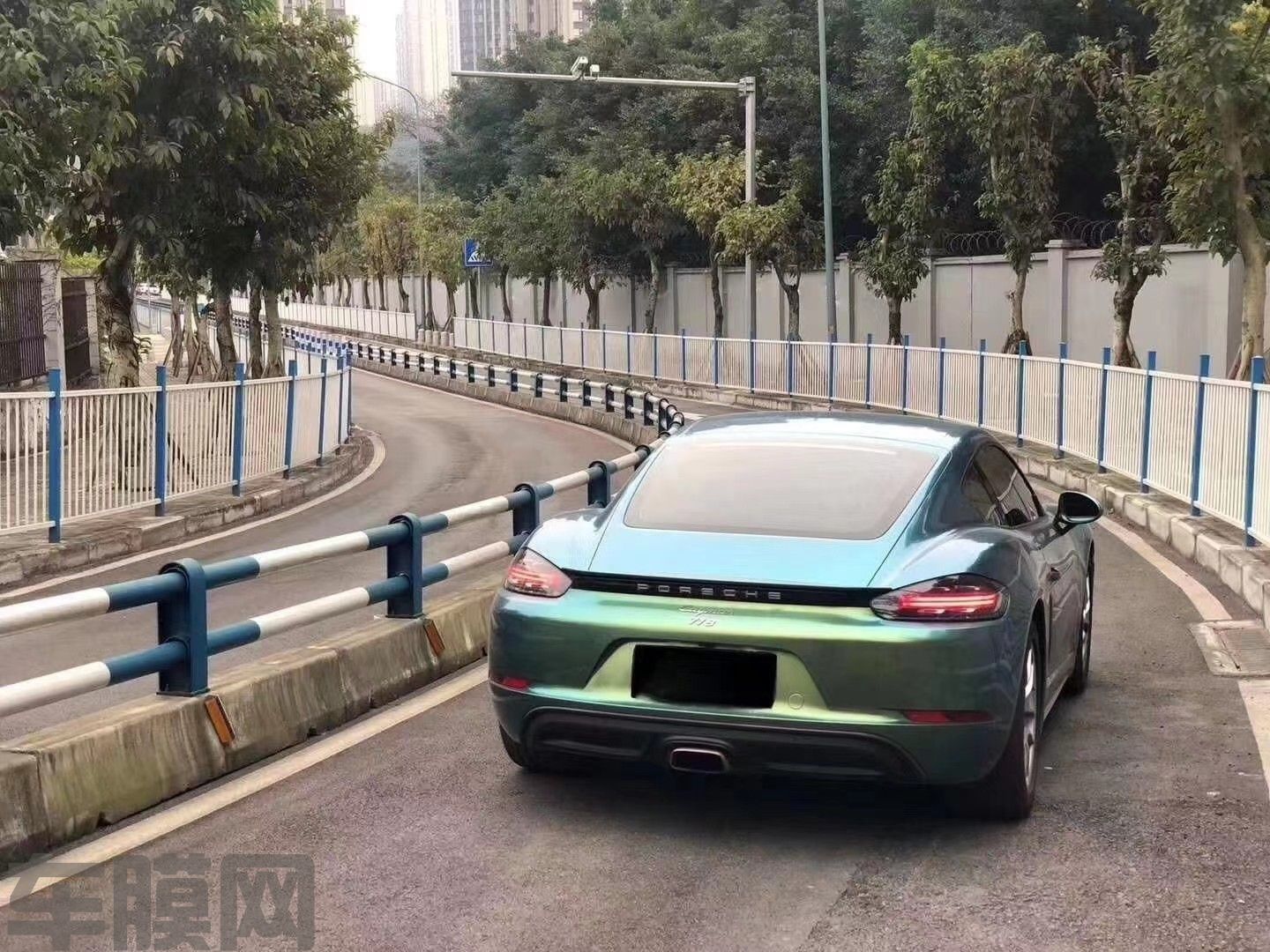 保时捷718 早春绿改色膜 效果图