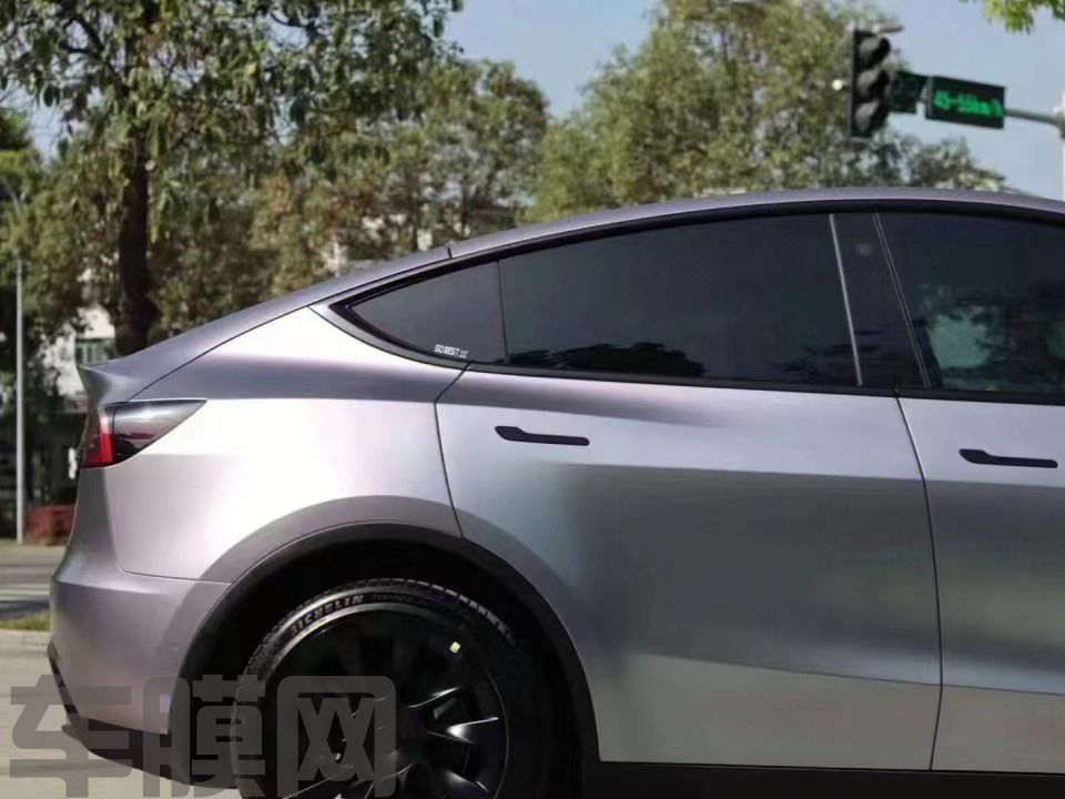 特斯拉Model Y 卡普里灰紫改色膜 效果图