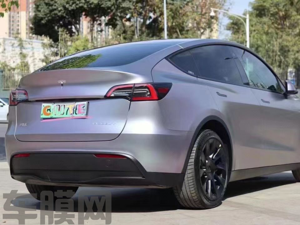 特斯拉Model Y 卡普里灰紫改色膜 效果图